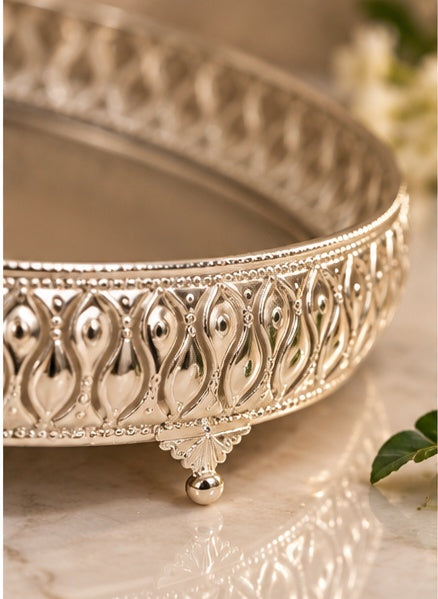 Silver jaali footed round trays set of 2, close-up detail