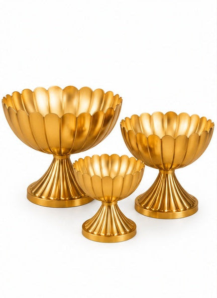 Scalloped gold pedestal bowls set of 3, front view
