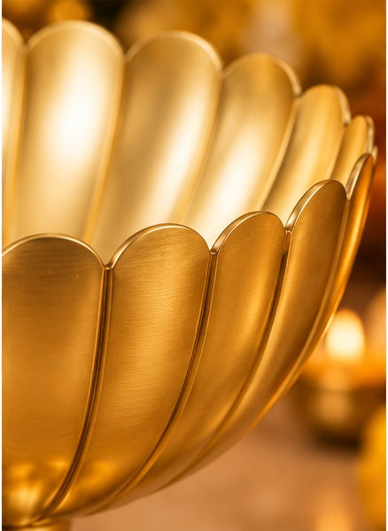 Scalloped gold pedestal bowls set of 3, close-up detail