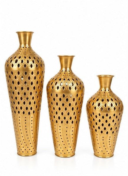 Perforated gold vases set of 3, front view