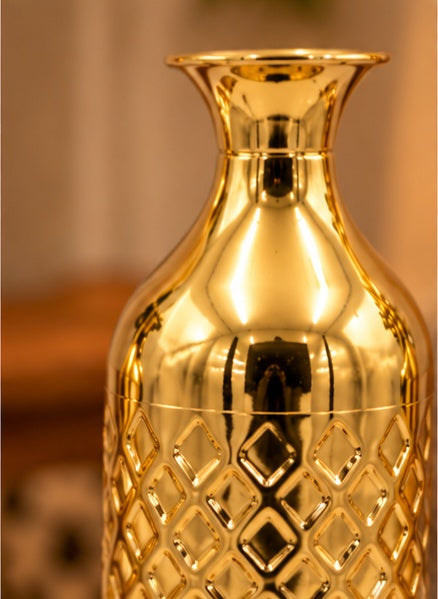 Diamond cut gold bottle vases set of 3, close-up detail