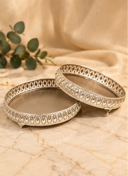 Silver jaali footed round trays set of 2, close-up detail